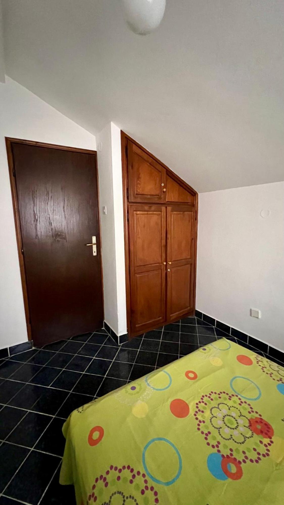 בודווה Apartments Holiday מראה חיצוני תמונה