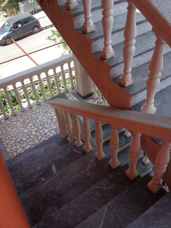 בודווה Apartments Holiday מראה חיצוני תמונה