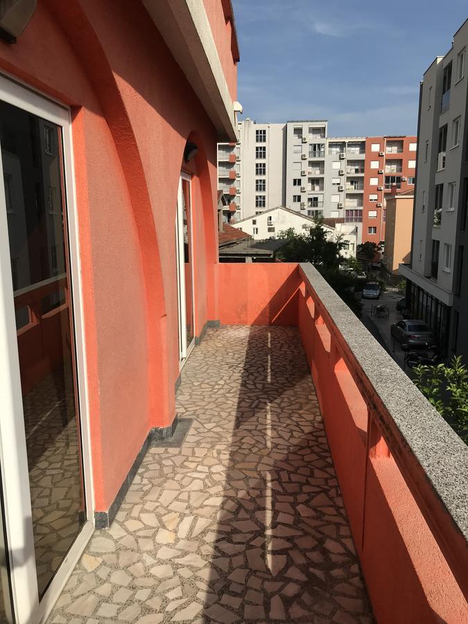 בודווה Apartments Holiday מראה חיצוני תמונה