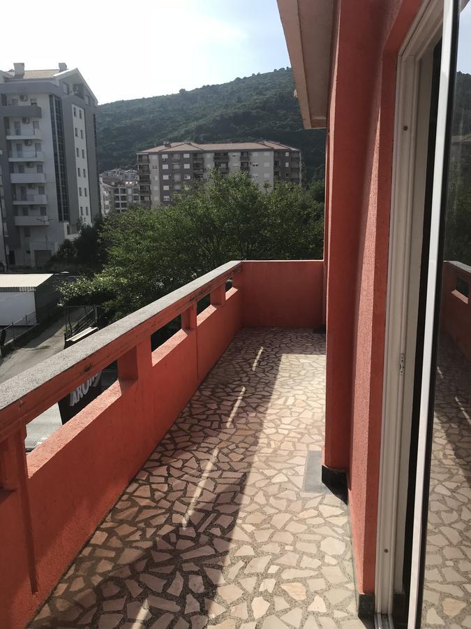 בודווה Apartments Holiday מראה חיצוני תמונה