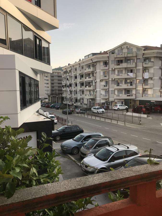 בודווה Apartments Holiday מראה חיצוני תמונה